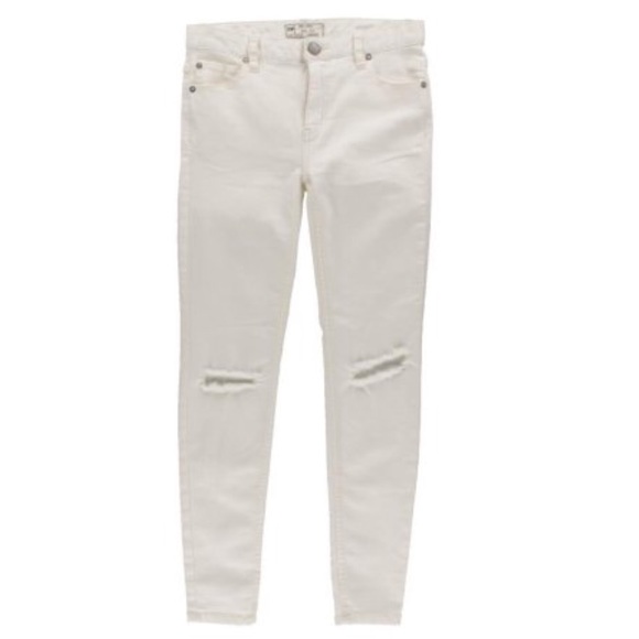 🎉HP🎉Free People Distressed Jeans - Picture 2 of 7